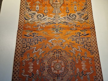 A Chinese embroidered silk 'kesi' cloth with Buddhist lions and phoenixes, 19th C.