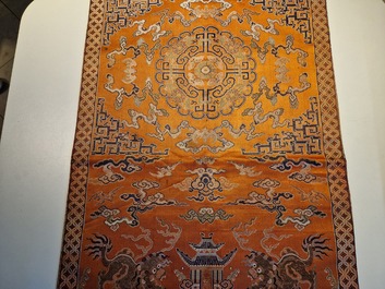 A Chinese embroidered silk 'kesi' cloth with Buddhist lions and phoenixes, 19th C.