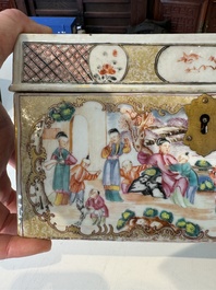 Tr&egrave;s rare coffret d'ensemble &agrave; th&eacute; en porcelaine de Chine famille rose de Canton &agrave; d&eacute;cor mandarin, Qianlong