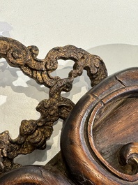 Plaque en bois huali en laque noire et rouge &agrave; inscription 'Hui Su Xin 會素心' et &agrave; d&eacute;cor dor&eacute;, marque et peut-&ecirc;tre &eacute;poque de Kangxi
