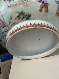 Grand bol en porcelaine de Chine famille rose de Canton &agrave; d&eacute;cor de gar&ccedil;ons et dames dans un jardin &eacute;labor&eacute;e, Qianlong