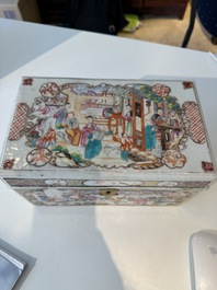 Tr&egrave;s rare coffret d'ensemble &agrave; th&eacute; en porcelaine de Chine famille rose de Canton &agrave; d&eacute;cor mandarin, Qianlong