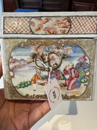 Tr&egrave;s rare coffret d'ensemble &agrave; th&eacute; en porcelaine de Chine famille rose de Canton &agrave; d&eacute;cor mandarin, Qianlong