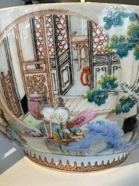 Grand bol en porcelaine de Chine famille rose de Canton &agrave; d&eacute;cor de gar&ccedil;ons et dames dans un jardin &eacute;labor&eacute;e, Qianlong