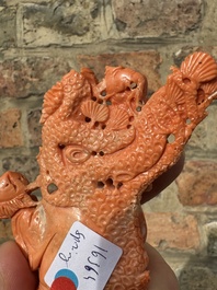 Sculpture de Shoulao en corail rouge sur socle en bois, Chine, 19/20&egrave;me