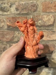 Sculpture de Shoulao en corail rouge sur socle en bois, Chine, 19/20&egrave;me