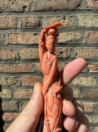 A Chinese red coral figure of a lady holding a fan and a phoenix, 19/20th C.