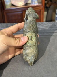Rare r&eacute;cipient rituel en bronze en forme de tapir de style Zhou oriental, Chine, p&eacute;riode des Royaumes combattants