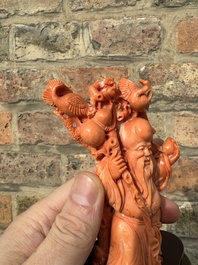 Sculpture de Shoulao en corail rouge sur socle en bois, Chine, 19/20&egrave;me