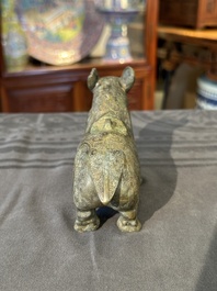 Rare r&eacute;cipient rituel en bronze en forme de tapir de style Zhou oriental, Chine, p&eacute;riode des Royaumes combattants