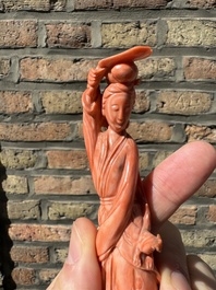 A Chinese red coral figure of a lady holding a fan and a phoenix, 19/20th C.