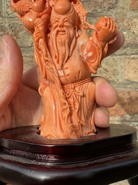 Sculpture de Shoulao en corail rouge sur socle en bois, Chine, 19/20&egrave;me