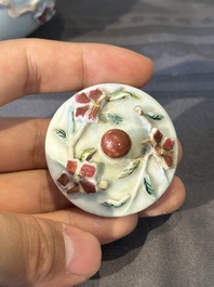 Collection vari&eacute;e en porcelaine de Chine famille rose, Yongzheng/Qianlong