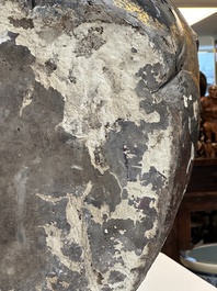 Een fraai en groot Japans verguld en gelakt houten beeld van een Boeddha Shaka, Edo