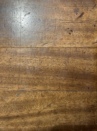Een grote rechthoekige Chinese huanghuali houten tafel, 19/20e eeuw