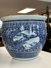 Een grote Chinese blauw-witte vissenkom, Jiaqing