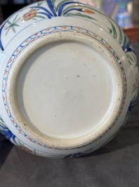 Een paar Chinese famille verte-Imari kalebasvazen, Kangxi
