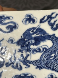 Een Chinese blauw-witte jardini&egrave;re met draken, Guangxu