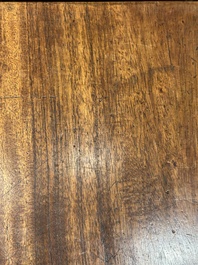 Een grote rechthoekige Chinese huanghuali houten tafel, 19/20e eeuw