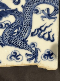 Een Chinese blauw-witte jardini&egrave;re met draken, Guangxu