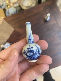 Dertien Chinese blauw-witte miniatuur vazen met floraal decor, Kangxi