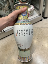 Une paire de vases, deux pots et une bo&icirc;te couverte en porcelaine de Chine famille rose, 19/20&egrave;me