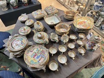 A very extensive Chinese Canton famille rose 81-piece dinner service, 19th C.