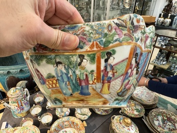 A very extensive Chinese Canton famille rose 81-piece dinner service, 19th C.