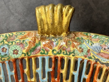 A very extensive Chinese Canton famille rose 81-piece dinner service, 19th C.