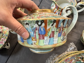 A very extensive Chinese Canton famille rose 81-piece dinner service, 19th C.