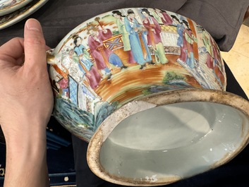 A very extensive Chinese Canton famille rose 81-piece dinner service, 19th C.