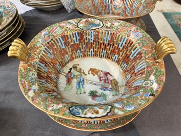 A very extensive Chinese Canton famille rose 81-piece dinner service, 19th C.