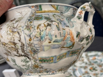 Een zeldzaam 30-delig KPM porseleinen servies met Cantonees famille verte beschildering, China en Duitsland, 19e eeuw