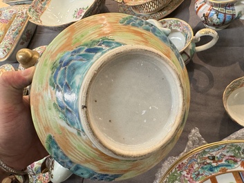 A very extensive Chinese Canton famille rose 81-piece dinner service, 19th C.