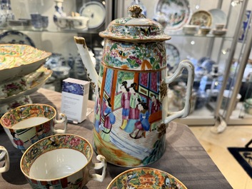 A very extensive Chinese Canton famille rose 81-piece dinner service, 19th C.