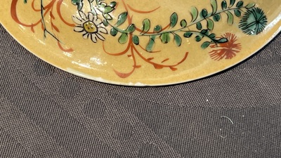 Twee paar Chinese famille verte koppen en schotels, Kangxi