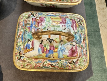 A very extensive Chinese Canton famille rose 81-piece dinner service, 19th C.