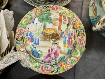 A very extensive Chinese Canton famille rose 81-piece dinner service, 19th C.