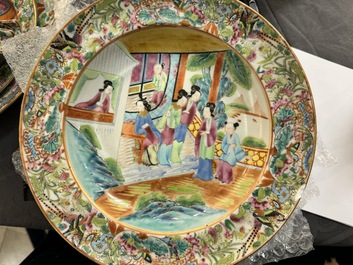 A very extensive Chinese Canton famille rose 81-piece dinner service, 19th C.