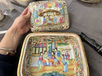 A very extensive Chinese Canton famille rose 81-piece dinner service, 19th C.