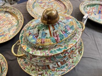 A very extensive Chinese Canton famille rose 81-piece dinner service, 19th C.