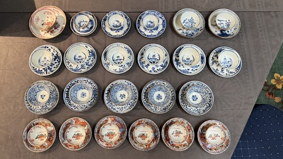 Een verzameling van 23 Chinese koppen en schotels, Kangxi/Qianlong