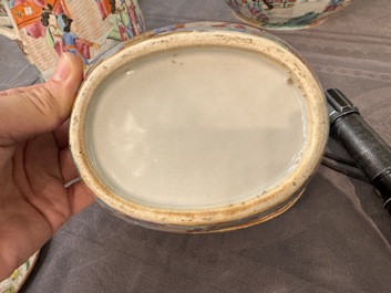 A very extensive Chinese Canton famille rose 81-piece dinner service, 19th C.