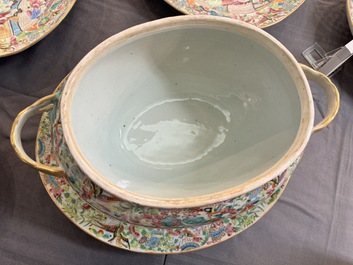A very extensive Chinese Canton famille rose 81-piece dinner service, 19th C.