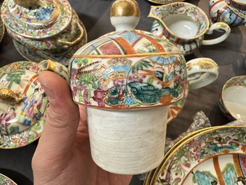 A very extensive Chinese Canton famille rose 81-piece dinner service, 19th C.