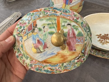 A very extensive Chinese Canton famille rose 81-piece dinner service, 19th C.