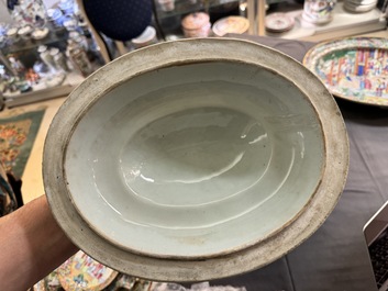 A very extensive Chinese Canton famille rose 81-piece dinner service, 19th C.