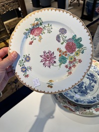 Collection vari&eacute;e de 11 pi&egrave;ces en porcelaine de Chine en bleu et blanc et famille rose, Yongzheng/Qianlong