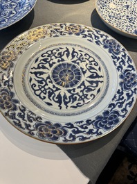 Four Chinese blue and white dishes with floral design, Kangxi/Yongzheng
