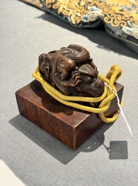 A Chinese sculpted hongmu wooden 'Jiaqing Yubi Zhibao 嘉慶御筆之寶' seal, 20th C.